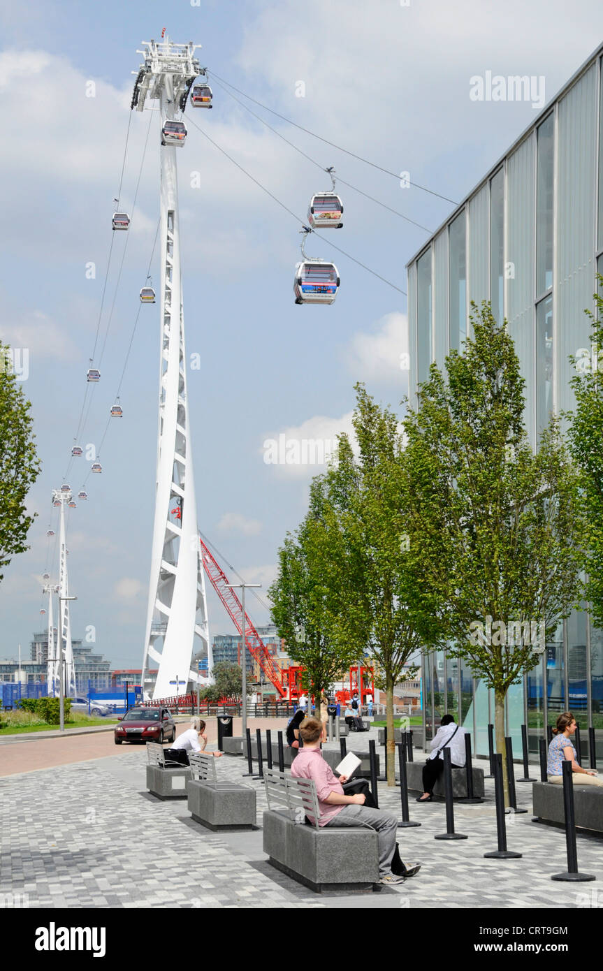 Emirates Air Line gesponsert Seilbahn überquert die Themse zwischen Greenwich Peninsula und Royal Docks Stockfoto