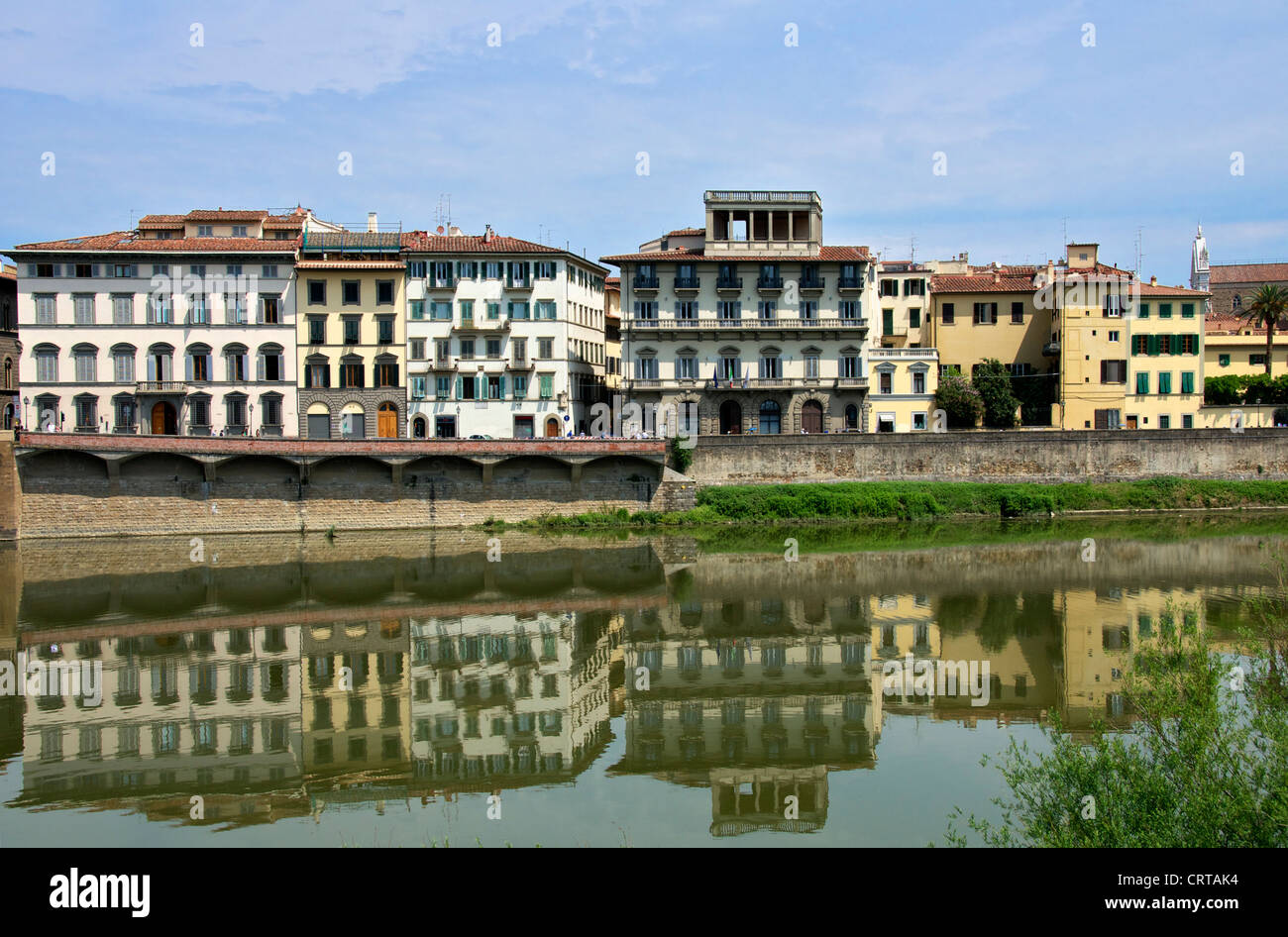 Häuser und Gebäude am Fluss Arno Fluss Florenz Italien Stockfoto