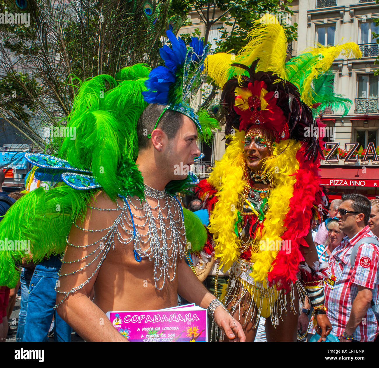 Paris, Frankreich, farbenfrohe Teilnehmer, Transvestiten, in unverschämten Kostümen beim jährlichen Gay Pride (LGBT) Pride march Stockfoto