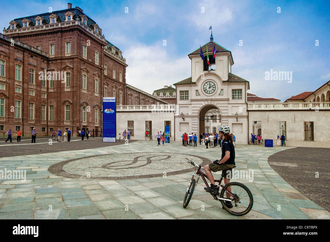 Europa Italien Piemont Provinz von Turin Venaria Königspalast mit Radfahrer Stockfoto