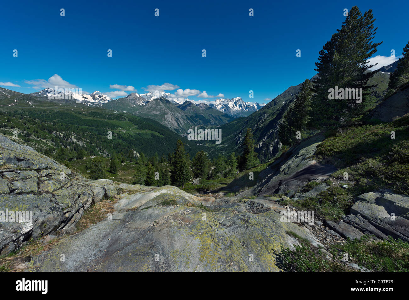die Kette auf den Mount Blanc gesehen aus dem Weg zu den Bellacomba Seen, Aostatal, Italien Stockfoto