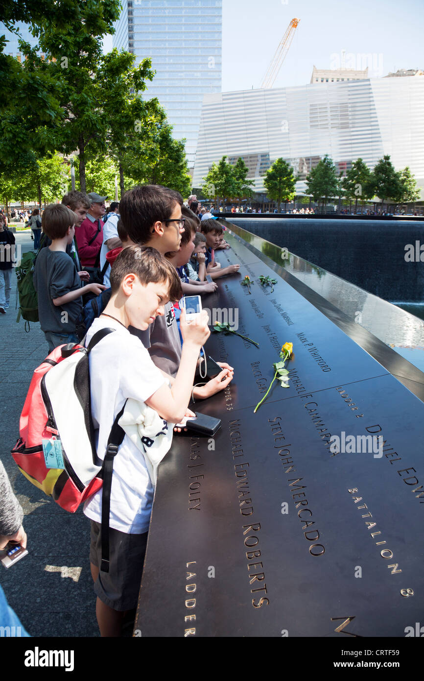 9/11 Memorial am Ground Zero, Wasserfälle mit Namen Rand um die starb eingeschrieben, New York Manhattan, Ground Zero New York, Denkmal 9/11, 9/11 Stockfoto