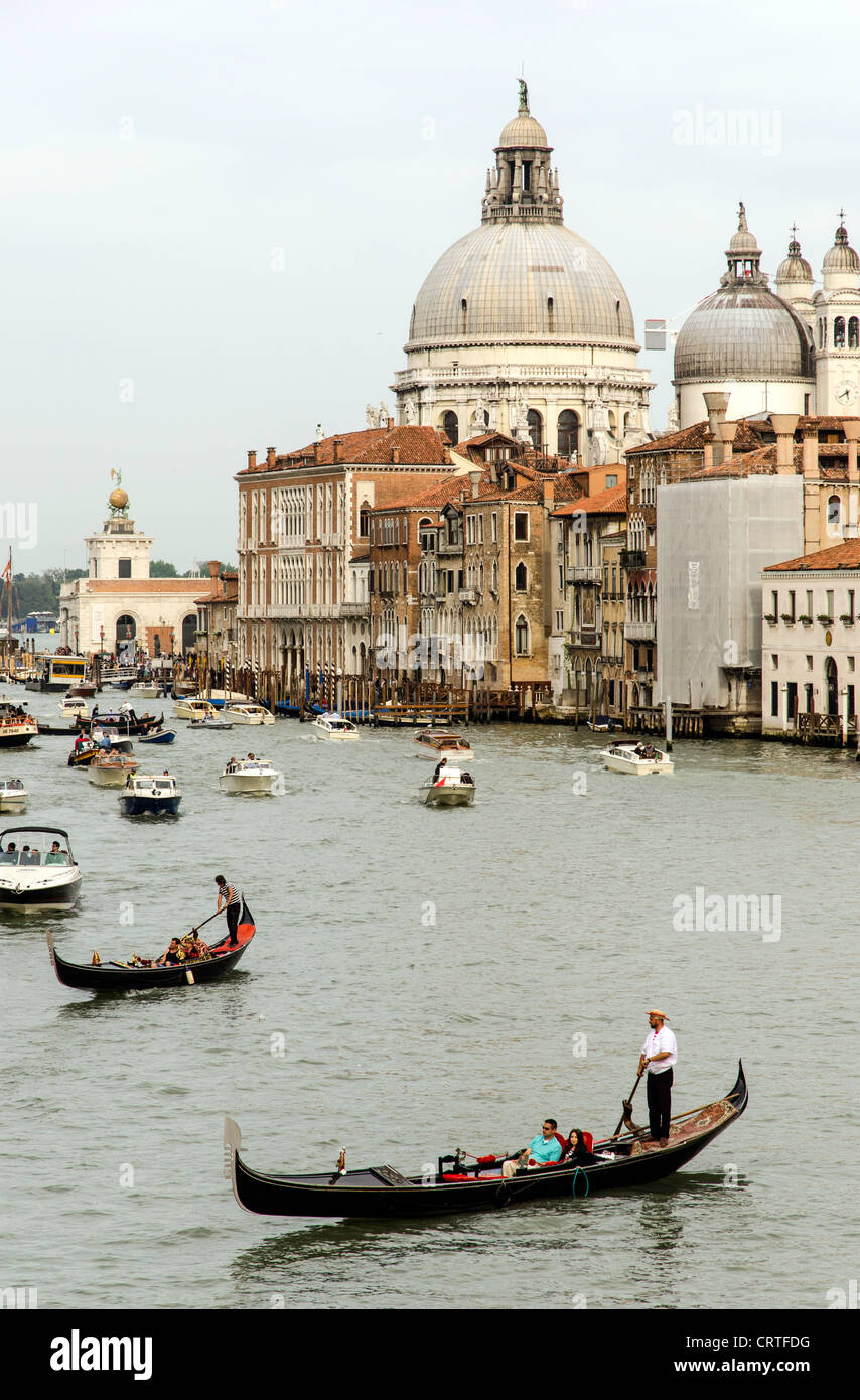 Gondolieri Canal Grande Venedig (Venezia) Veneto Italien Europa Stockfoto