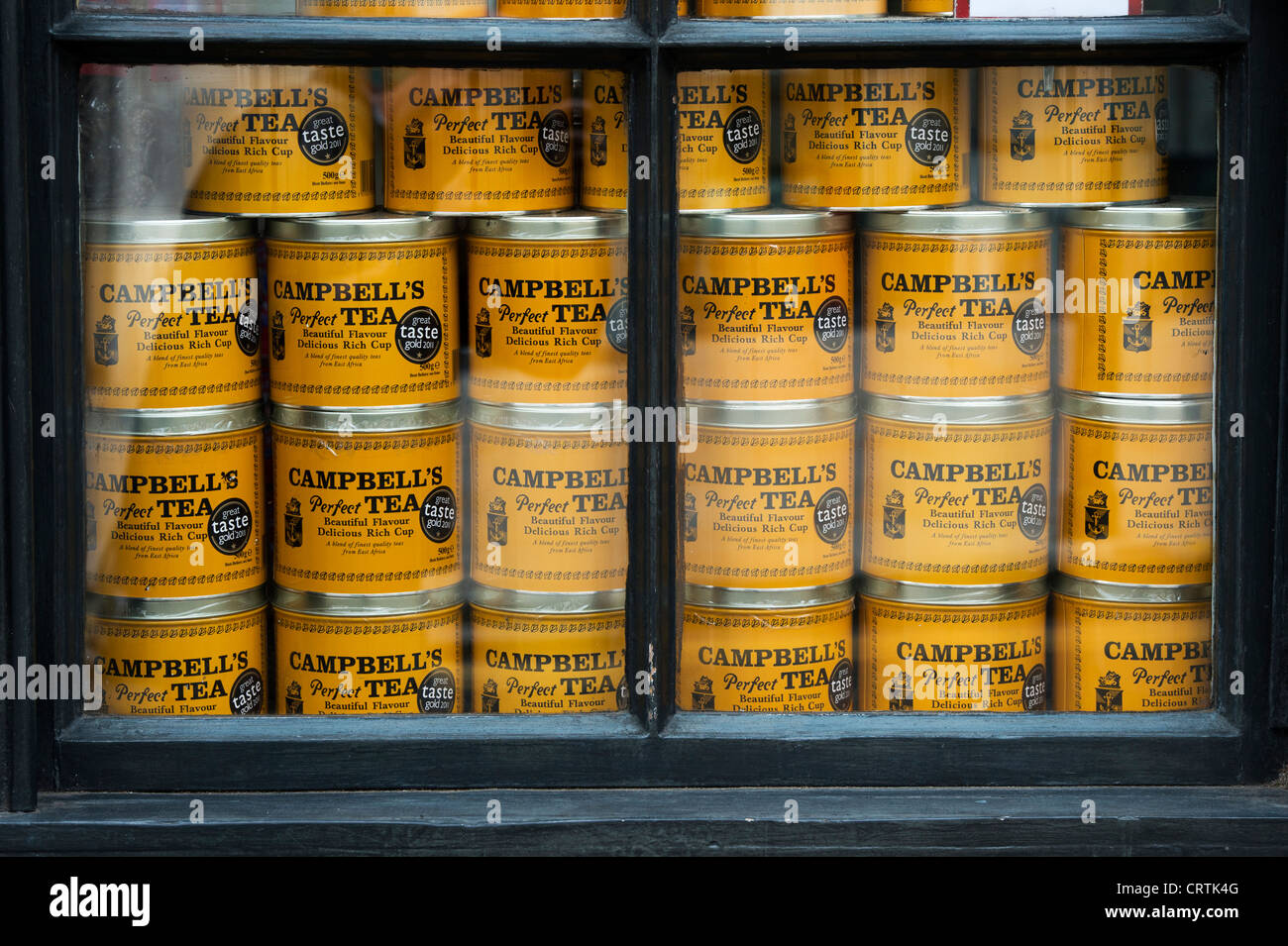 Campbells Teedosen im Fenster A. Gold traditioneller Lebensmittel von Großbritannien. 42 Brushfield St, Spitalfields, London Stockfoto