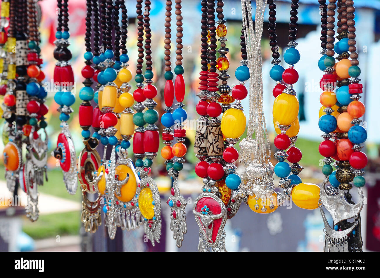 schöne Perlen Schmuck Türkis China chinesische blau weißen Geschenk wertvolle Tibet seltener Stein Schatz asiatische Asien Juwel Glitzer Stockfoto