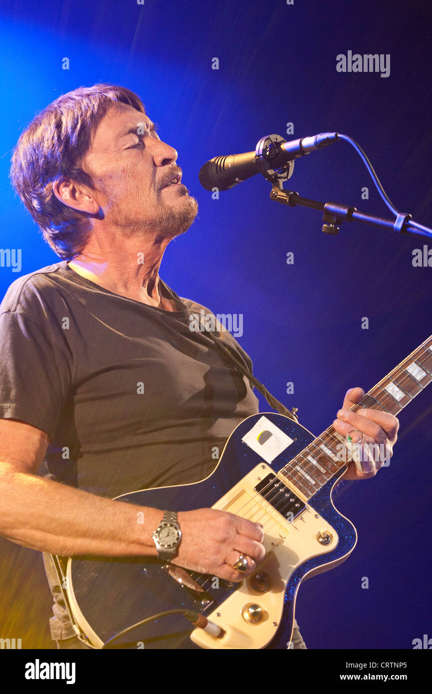 Chris Rea führt bei der Sportarena, Ungarn 02.15.2012. Stockfoto