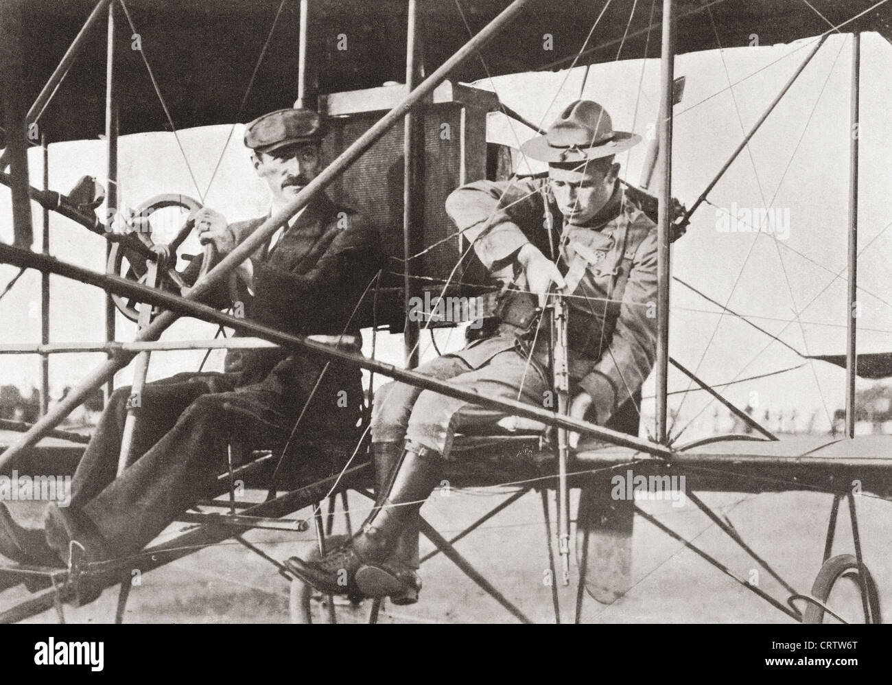 Luftkrieg im ersten Weltkrieg. Flugzeug für den Feind überfallen. Aus dem Jahr 1914 illustriert. Stockfoto