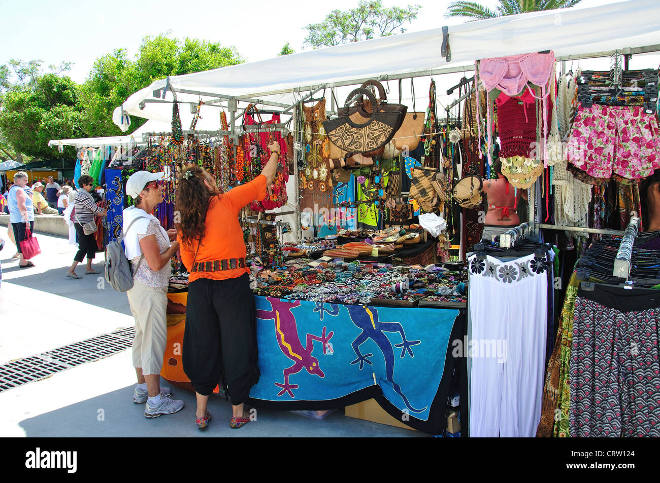 Open-Air-Markt am Samstag Handwerk, Plaza Explanada, Mahon, Menorca, Balearen, Spanien Stockfoto