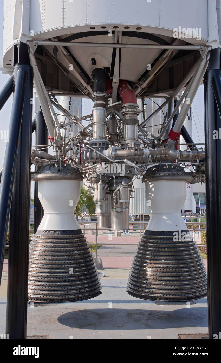 Kennedy Space Center Visitor Complex auf Merritt Island Florida Darstellung von Raketen und Motoren im Rocket Garden. Stockfoto