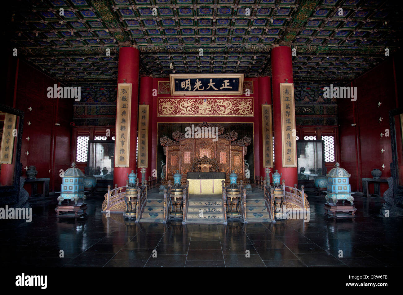 Chinese Imperial Kaisers Thron im Palast der Himmlischen Reinheit in der verbotenen Stadt, Beijing. Stockfoto