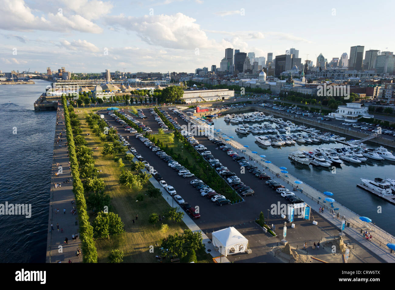 Blick über Montreal Old Port und Port d'escale Marina vom Uhrturm (Tour de l ' Horloge). Stockfoto