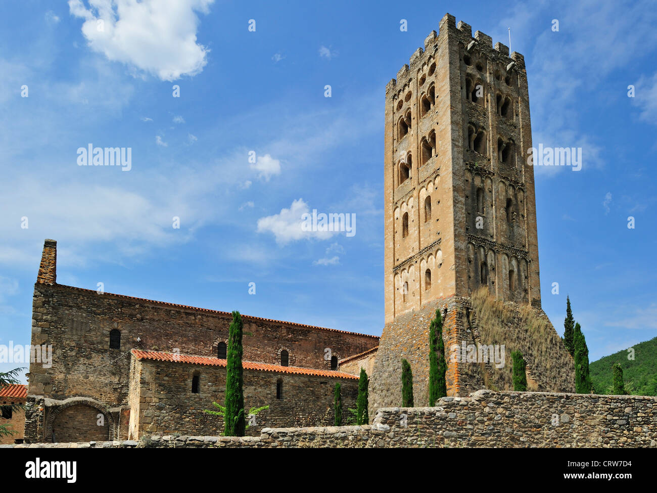 Die Abtei Saint-Michel-de-Cuxa / Sant Miquel de Cuixà, einer Benediktiner-Abtei in Codalet, Pyrénées-Orientales, Pyrenäen, Frankreich Stockfoto