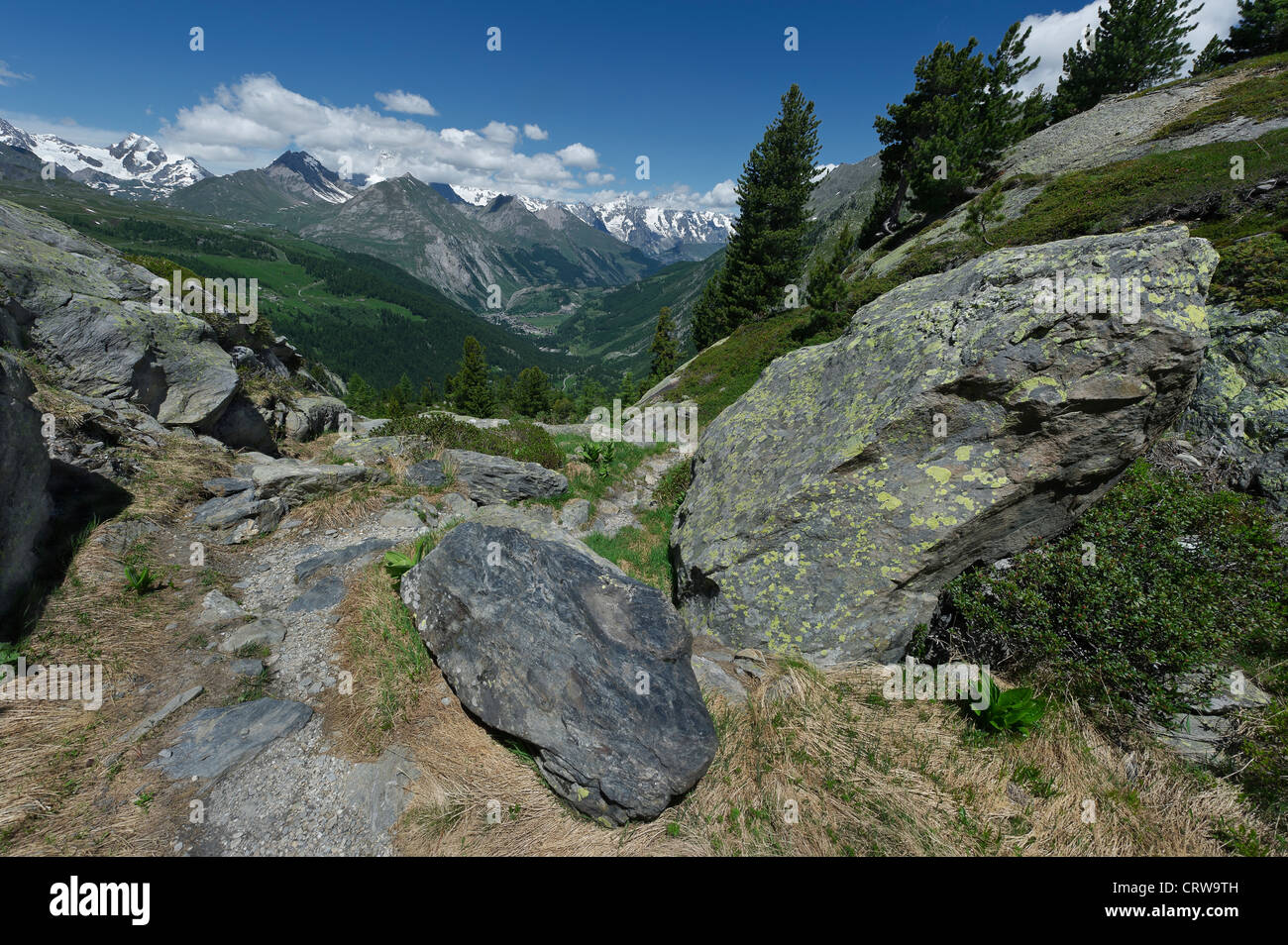 die Kette auf den Mount Blanc gesehen aus dem Weg zu den Bellacomba Seen, Aostatal, Italien Stockfoto
