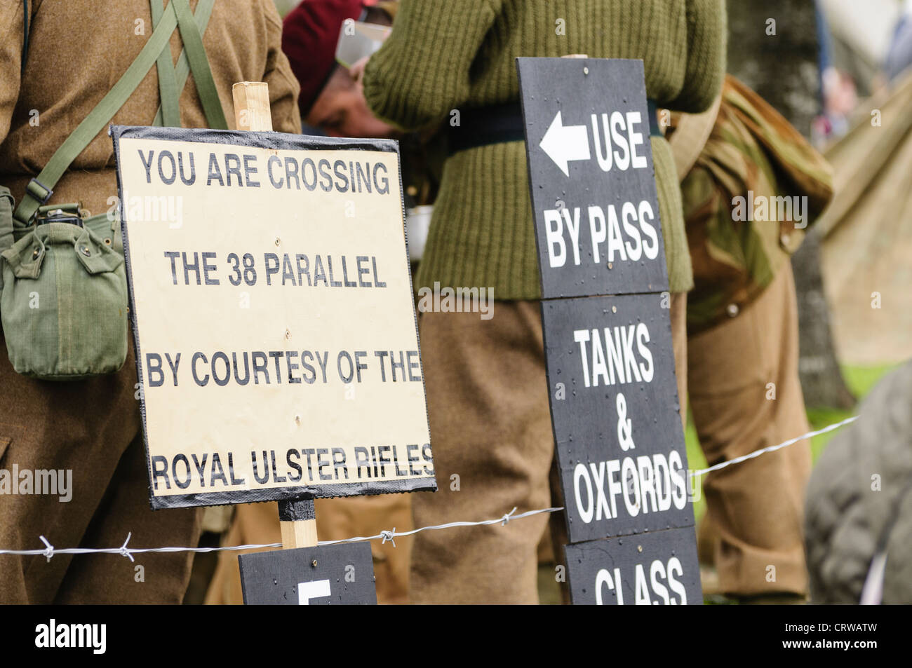 Anzeichen von WW2 Reenactment-Gruppe "Sie sind die parallelen von mit freundlicher Genehmigung von der Royal Ulster Rifles 38 überschreiten" Stockfoto