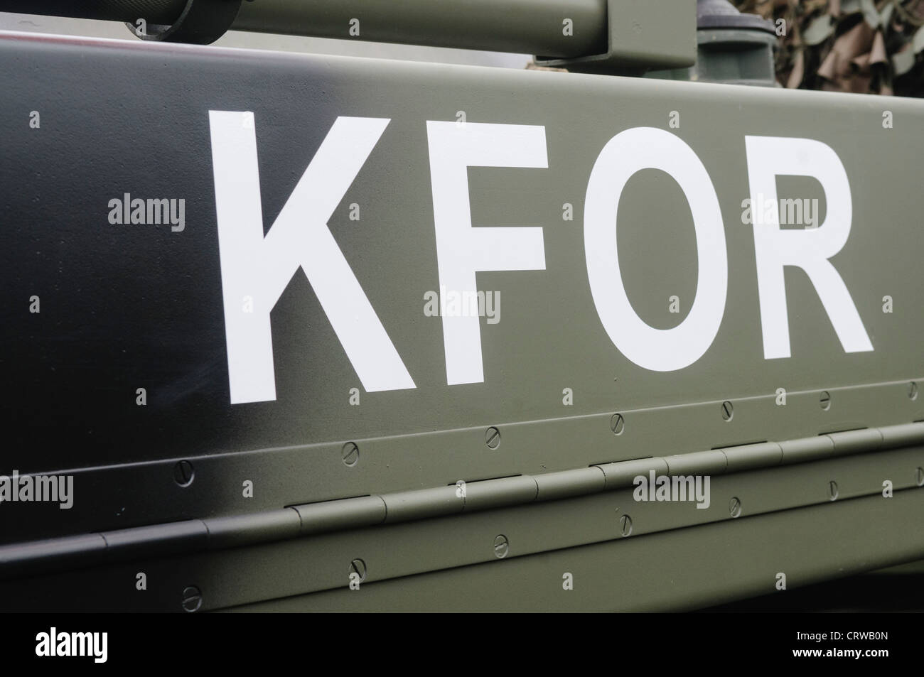 KFOR auf der Seite eine Fox FV721 gepanzerter Spähwagen Stockfoto
