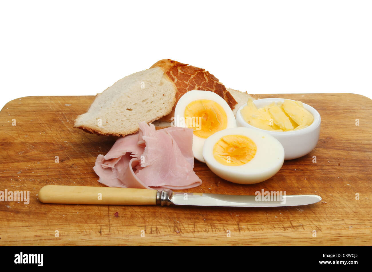 Brot-Ei-Schinken, Butter und ein Messer auf eine verschlissene Schneidebrett Stockfoto