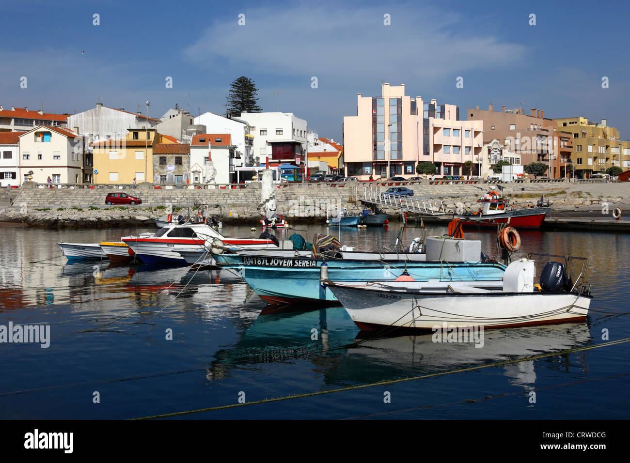 Angelboote/Fischerboote im Hafen, Vila Praia de Ancora, Provinz Minho, Nordportugal Stockfoto