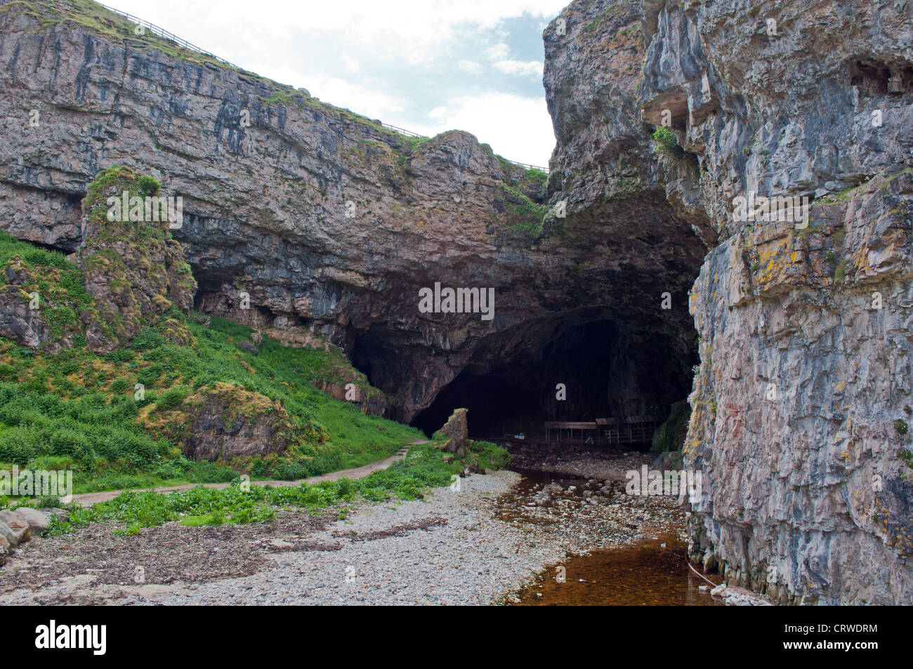 Der Eingang zum Smoo Cave in Durness, Sutherland Stockfoto