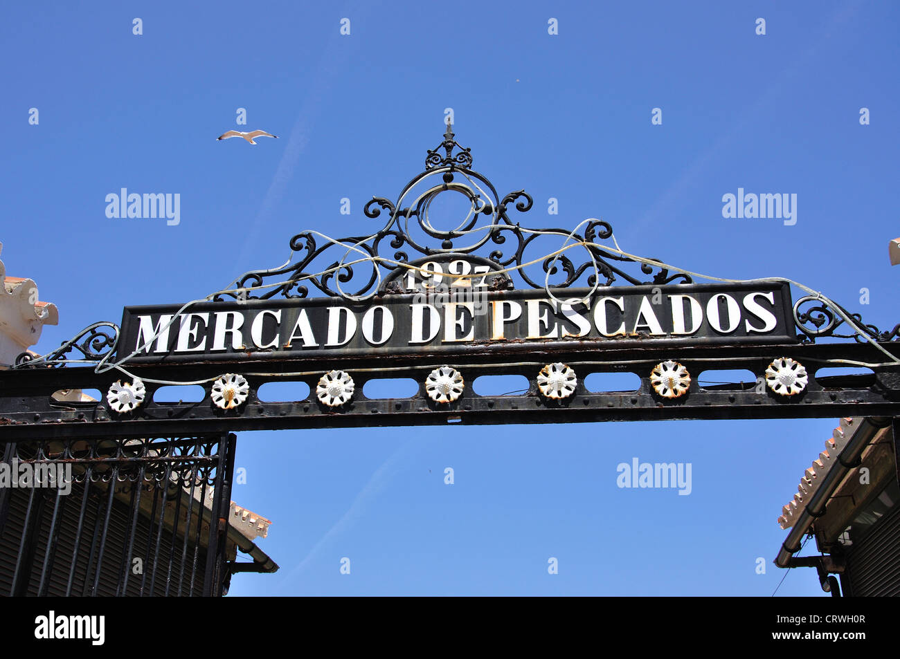 Antik-Schild am Eingang zum Mercado de Pescados (Fischmarkt), Mahón, Menorca, Balearen, Spanien Stockfoto