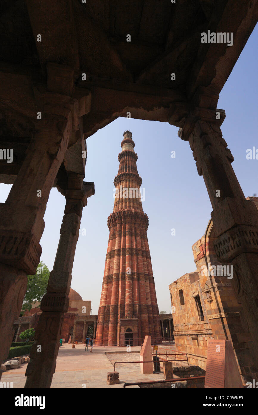 Qutab Minar, das UNESCO-Weltkulturerbe, Qutab Minar zählt zu den höchsten Turm der aus rotem Sandstein in Indien. Stockfoto