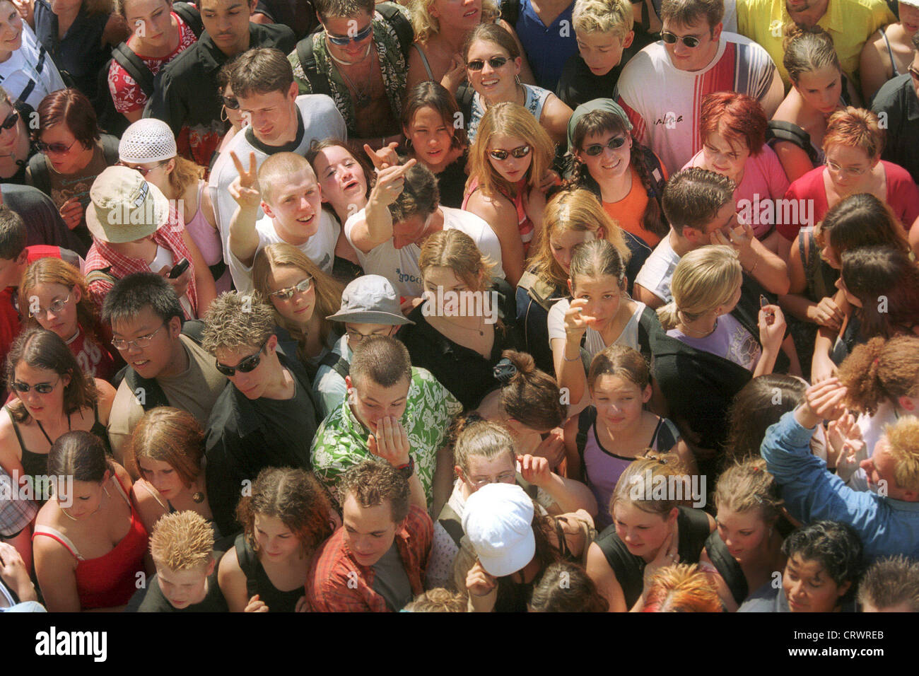 Eine Menschenmenge beim Feiern auf einer Open-Air-Veranstaltung Stockfoto