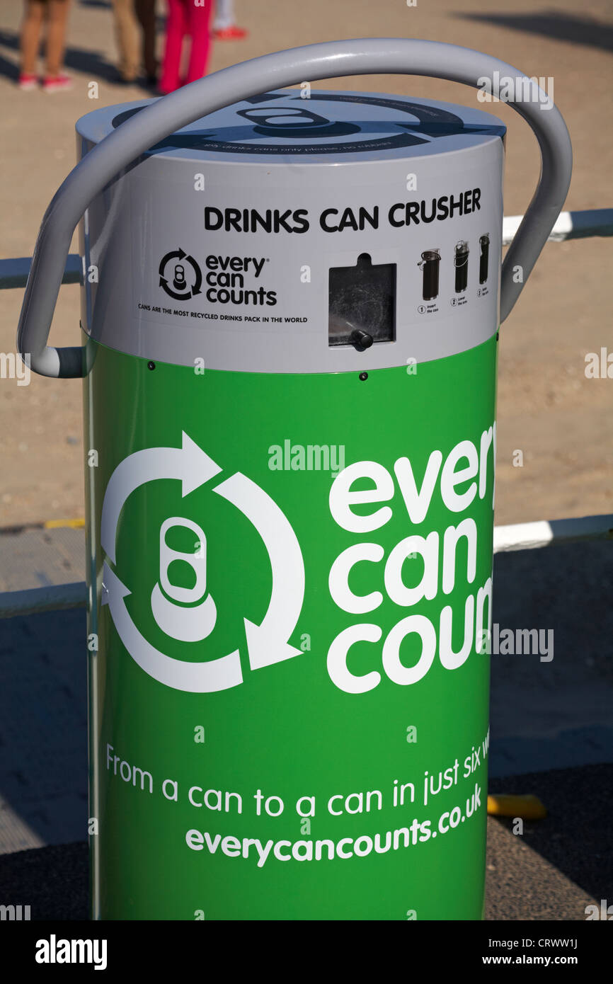 Jede Dose zählt Getränke können Brecher auf Esplanade in Weymouth im Juni Stockfoto