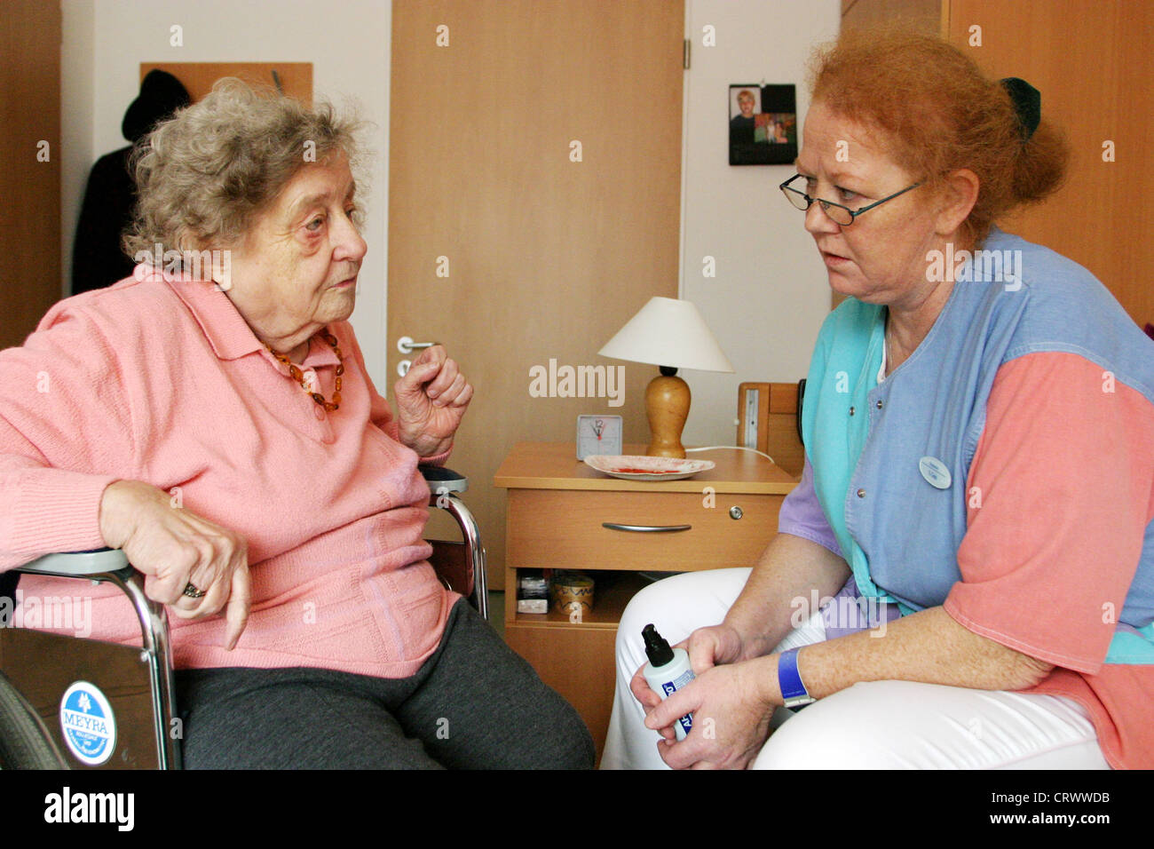 Seniorenbetreuung in Priessnitzhaus Stockfoto