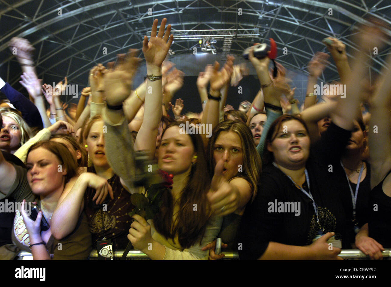 Fans bei einem Konzert mit Robbie Williams in Helsinki Stockfoto