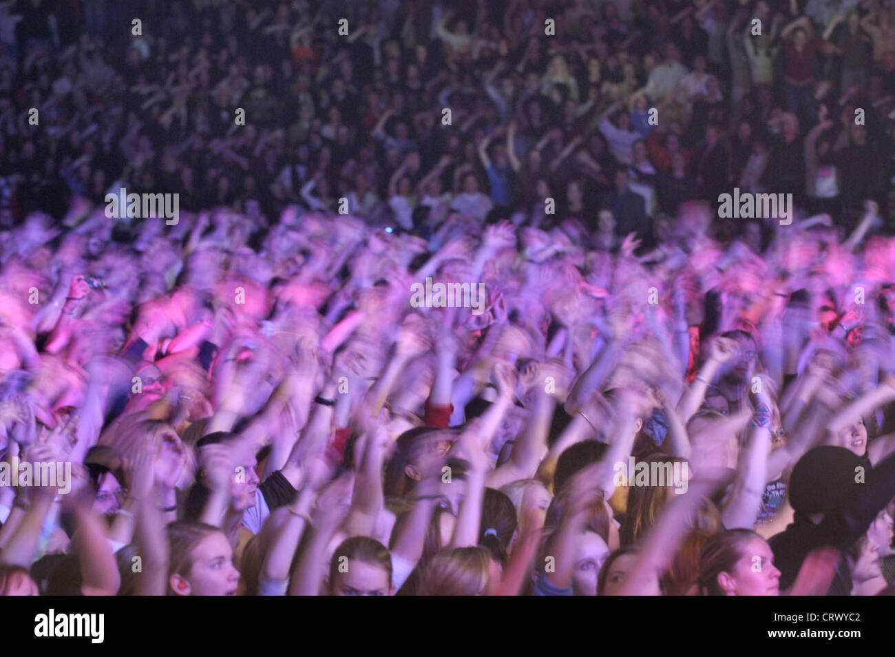 Fans bei einem Konzert mit Robbie Williams in Helsinki Stockfoto