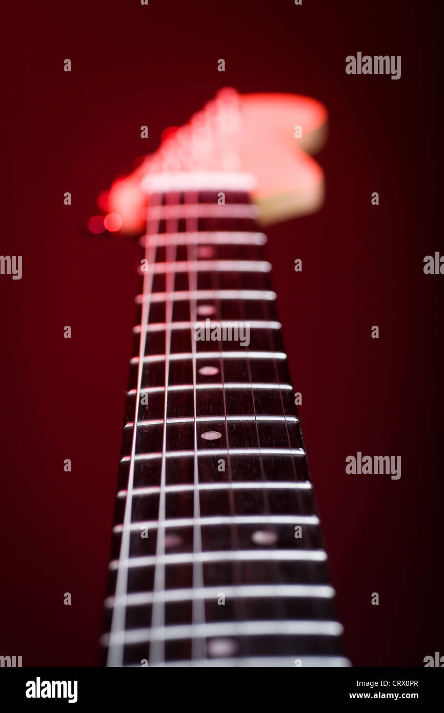 Eine Nahaufnahme der Abschaltung einer roten Gitarre Stockfoto Eine Nahaufnahme der Abschaltung einer roten Gitarre Stockfoto