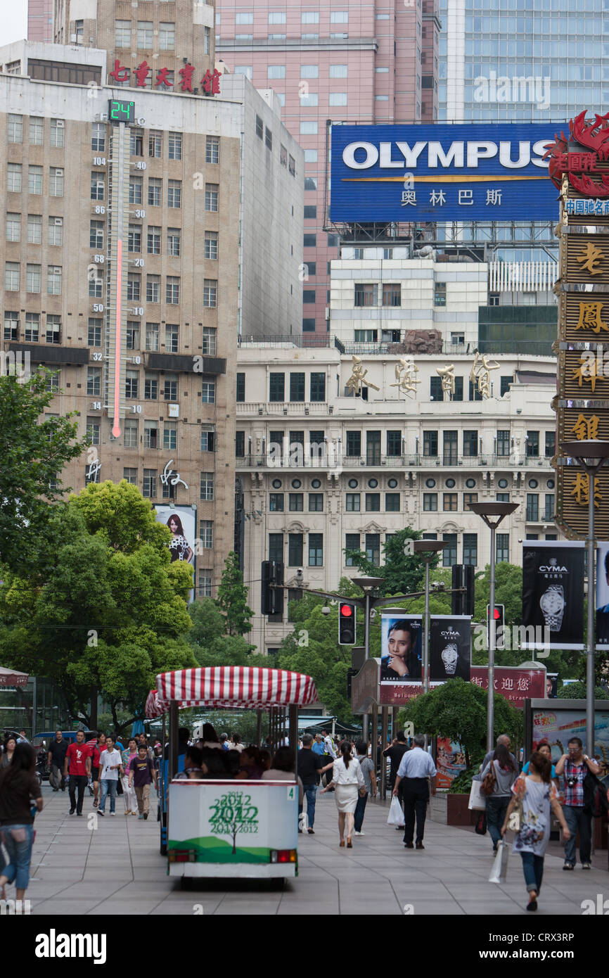 Nanjing Road Einkaufsstraße in Shanghai, China Stockfoto