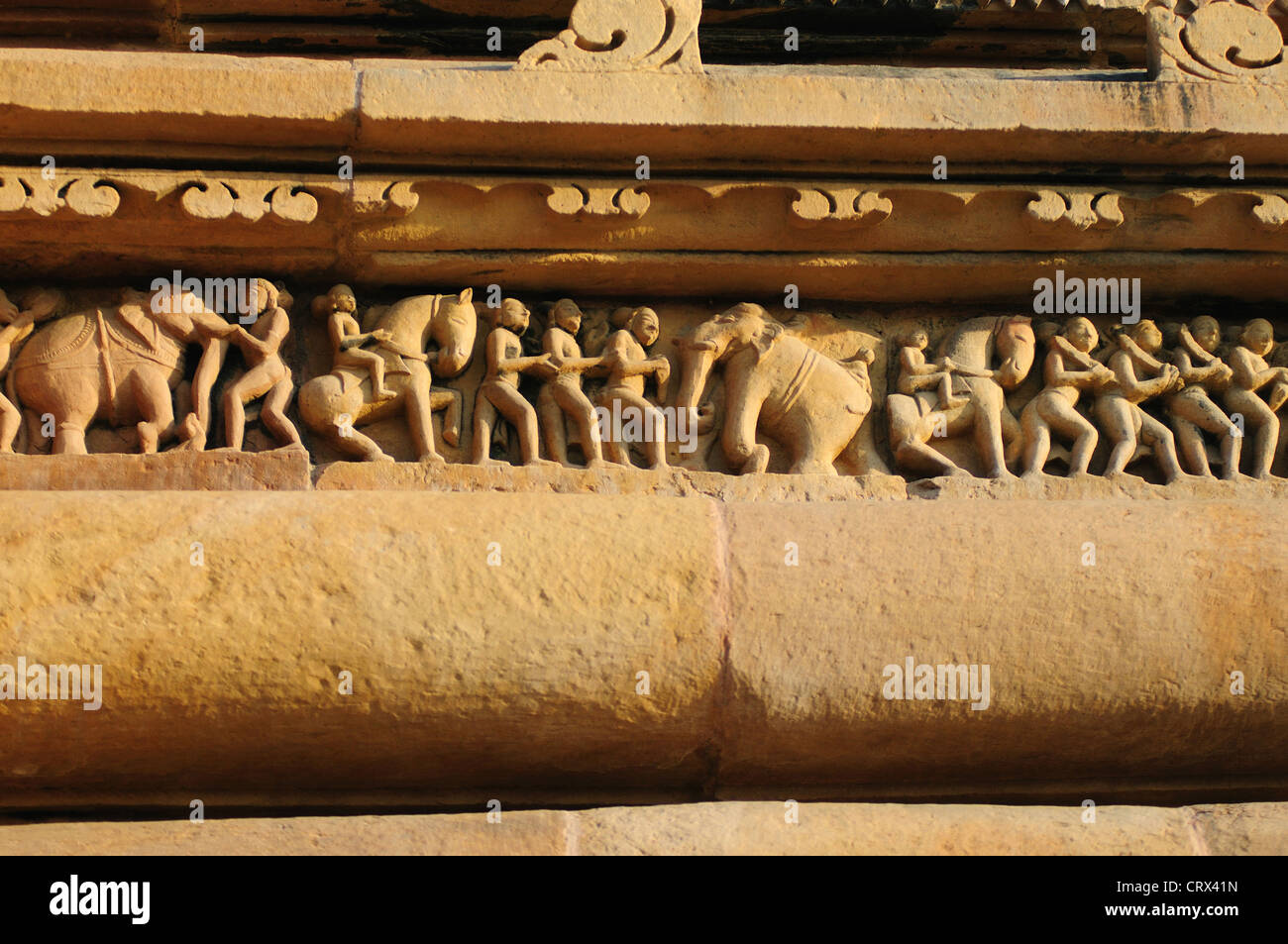Skulptur eines Krieges auf Khajuraho mandir Stockfoto