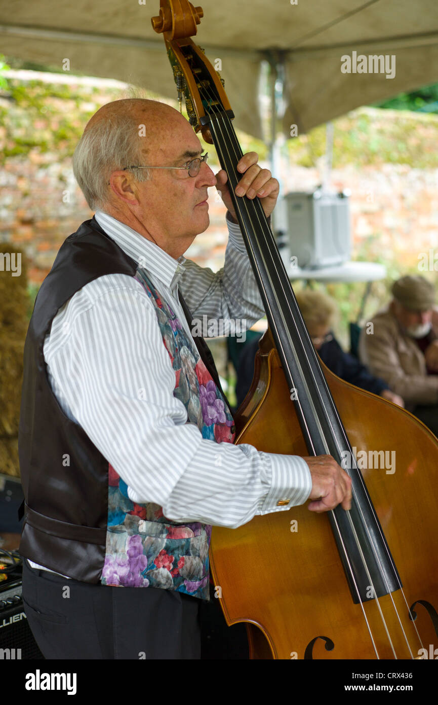 Trad. Jazz-Spieler bei einem Jazz Picknick durchführen Stockfoto