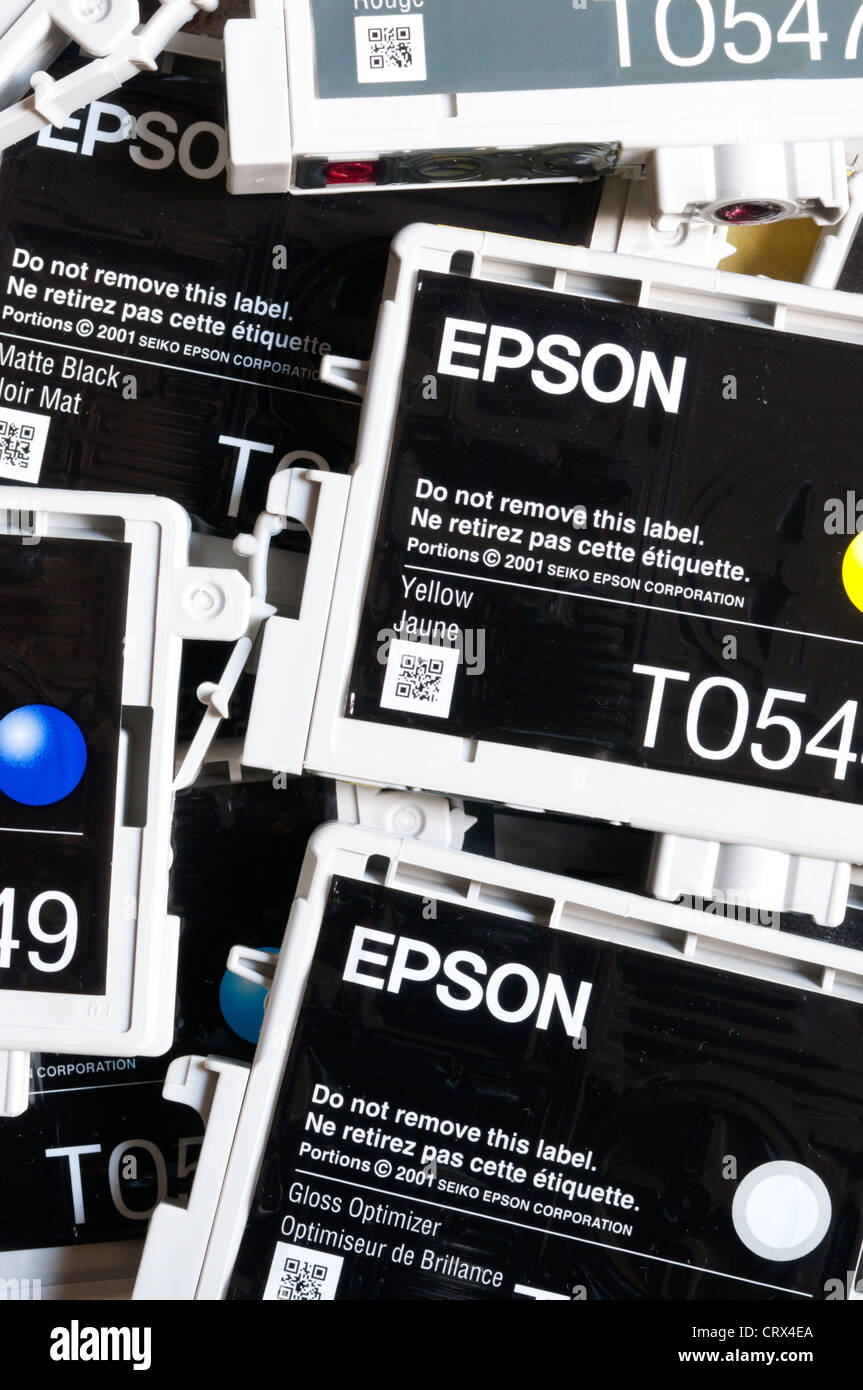 Ein Haufen von Epson Tintenpatronen. Stockfoto