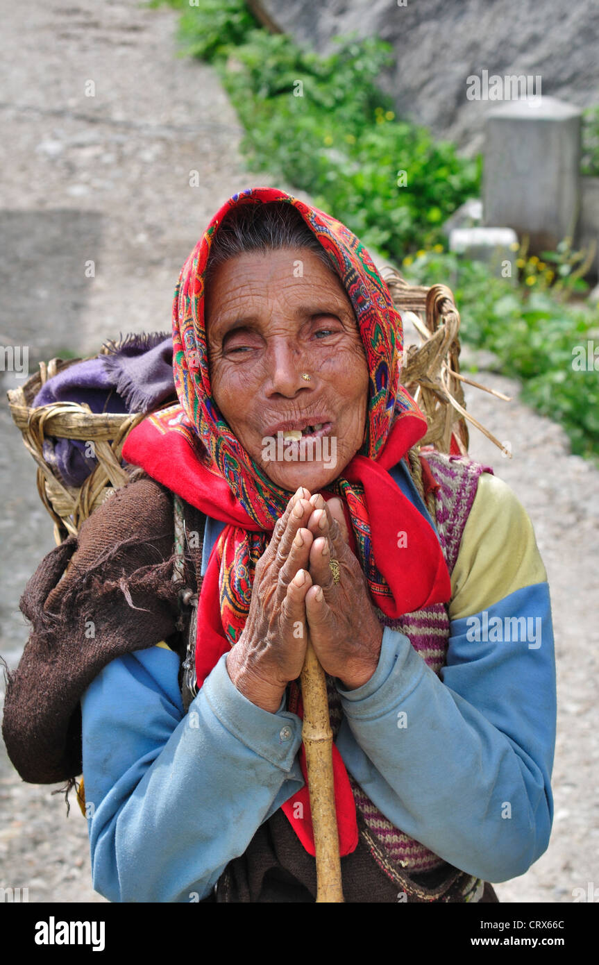Alte, arme Frau vom Himalaya Stockfoto