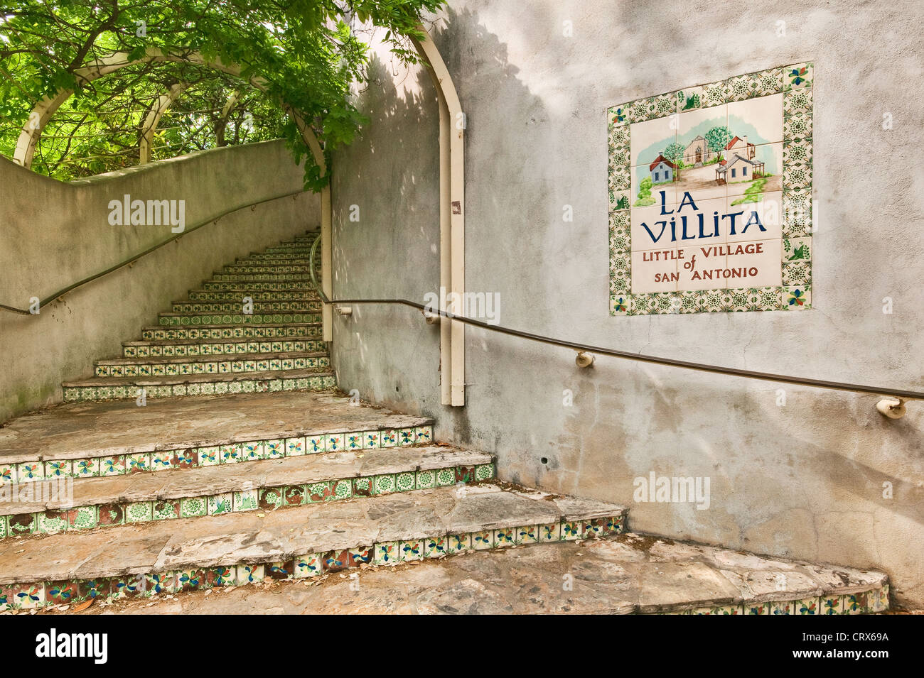 Fliesen Sie Mosaik bei Treppe von River Walk, La Villita, San Antonio, Texas, USA Stockfoto