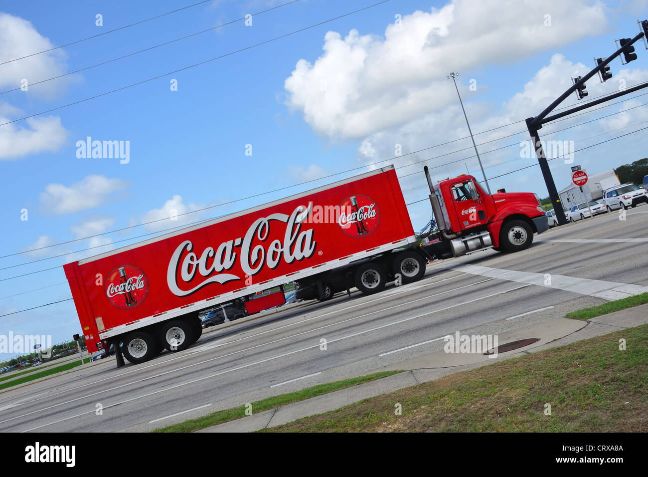 Coca Cola Truck Stockfotos Und Bilder Kaufen Alamy