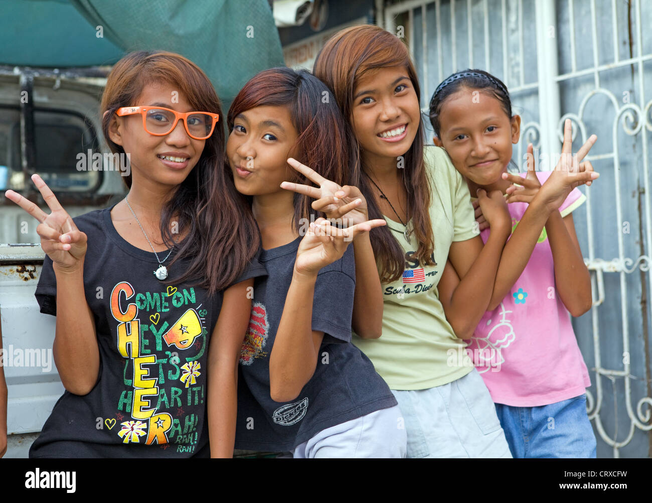 Glückliche Kinder - Jugendliche und junge Teens in Bogo City, Philippinen. Stockfoto