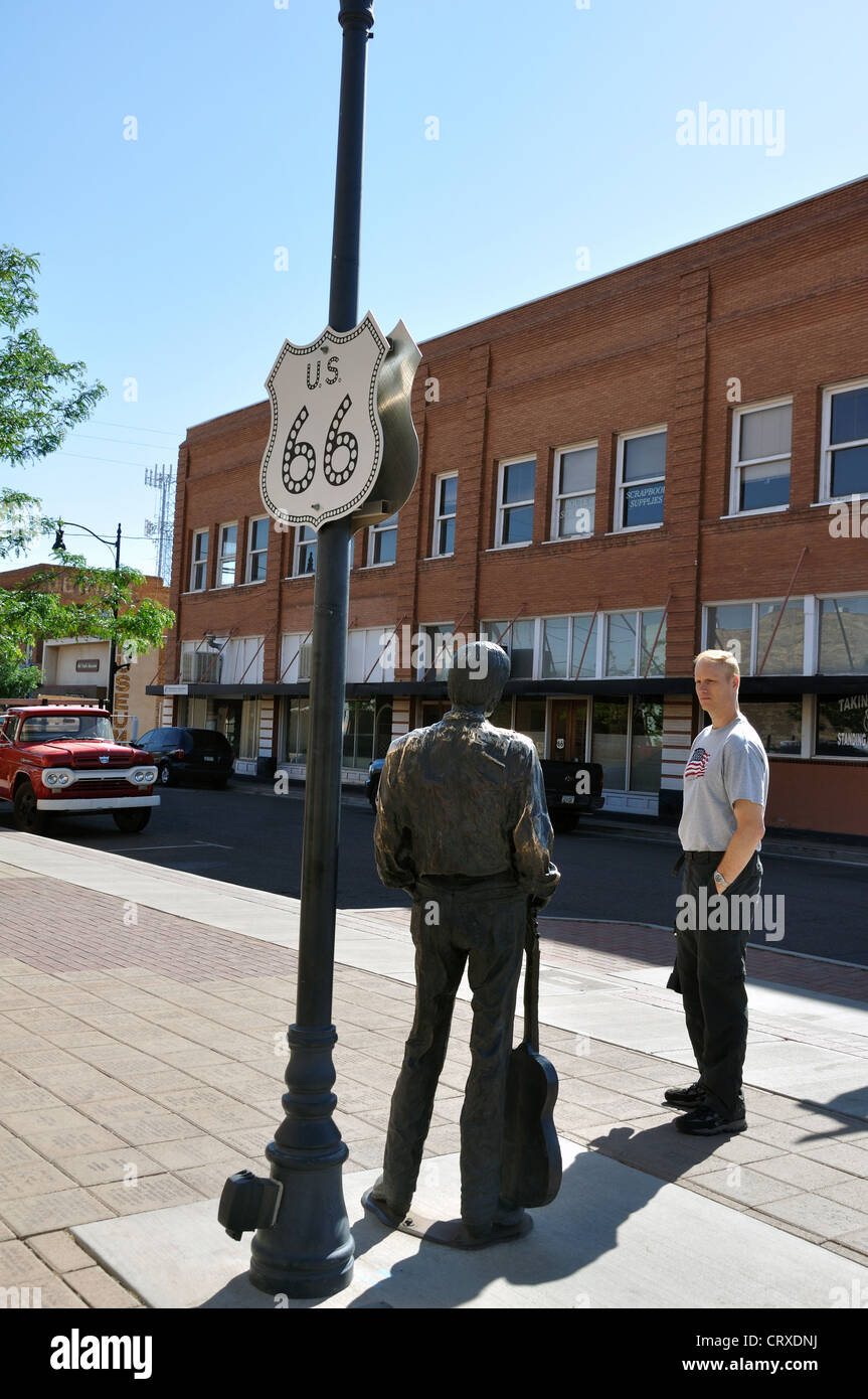 Die historische Route 66, Winslow, Arizona - "Stehen an der Ecke" Denkmal für Song Take"it Easy" von pop-Rock-Gruppe The Eagles Stockfoto