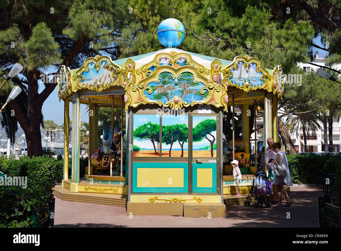 Traditionelle Karussell auf Promenade, Juan-Les-Pins, Côte d ' Azur, Alpes-Maritimes, Provence-Alpes-Côte d ' Azur, Frankreich Stockfoto