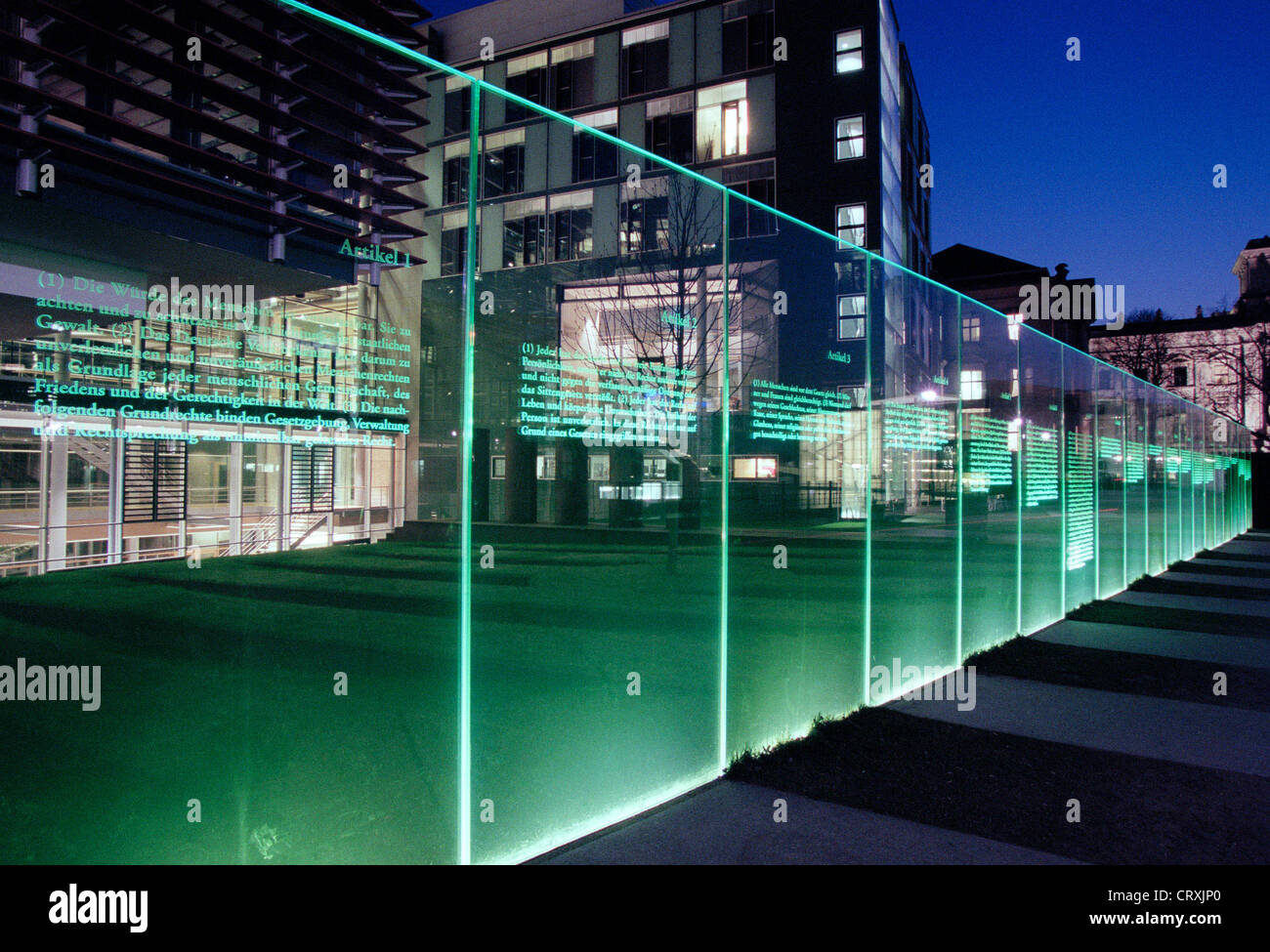 Beleuchtete Glasplatten mit den Grundrechten Bundesbürger Stockfoto