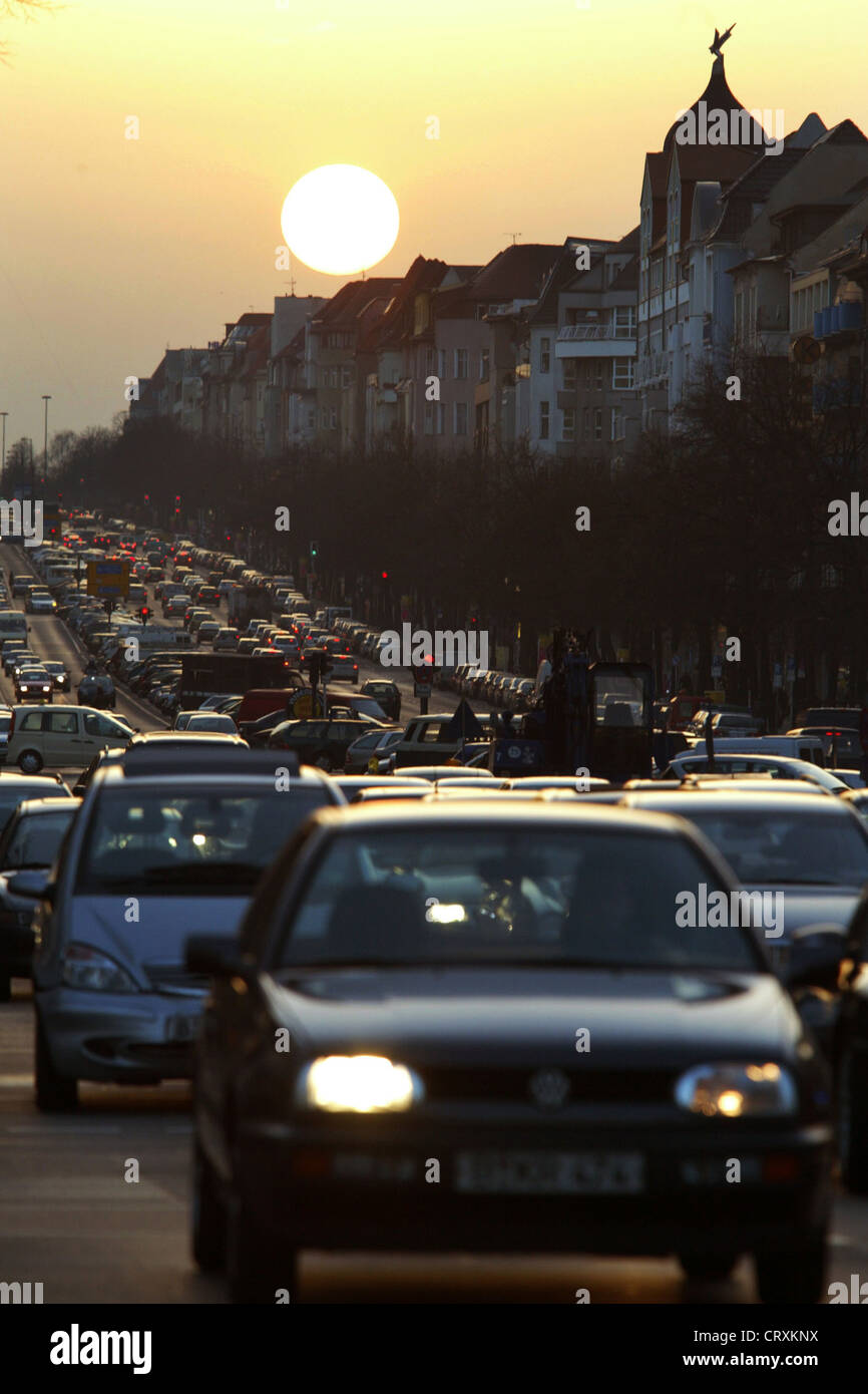 Schnappschuss auf einer belebten Straße in Berlin Stockfoto