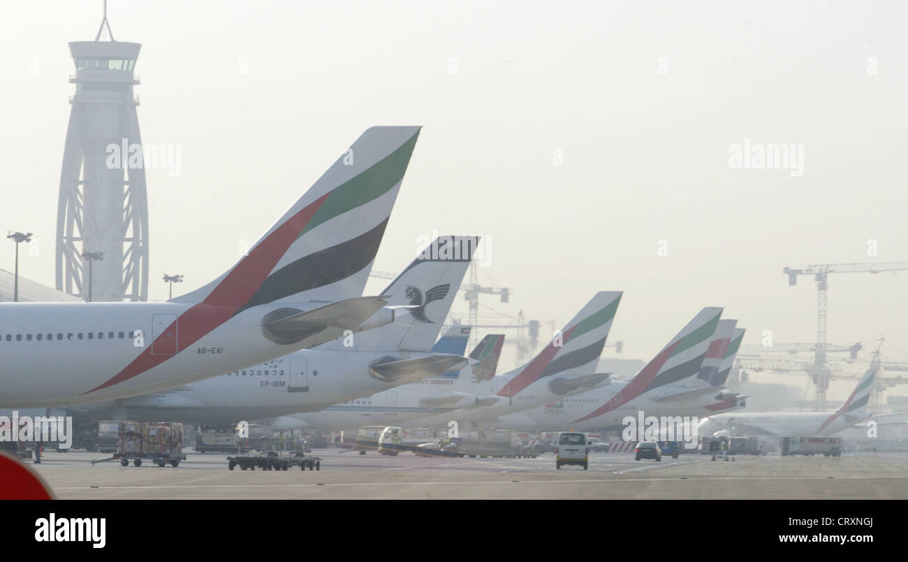 Emirates Airlines Flugzeug vor dem Flughafen Dubai Stockfoto