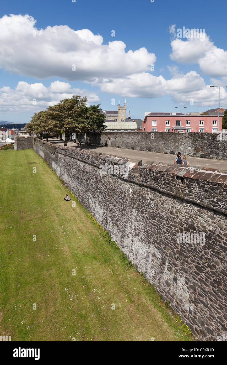 Großbritannien, Nordirland, County Derry, Blick auf Stadtmauer Stockfoto