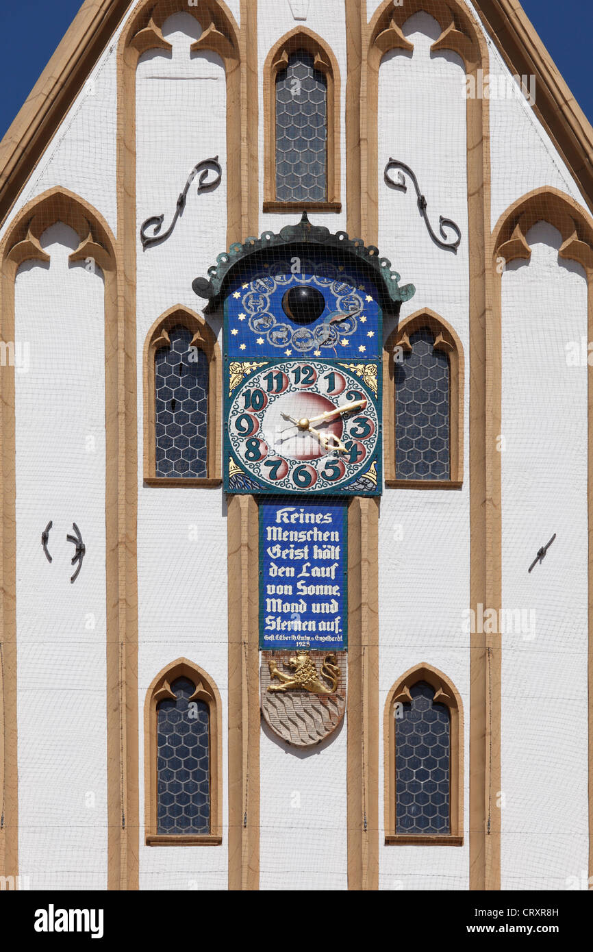 Deutschland, Bayern, Amberg, Blick auf Mond Uhr am Rathaus Stockfoto