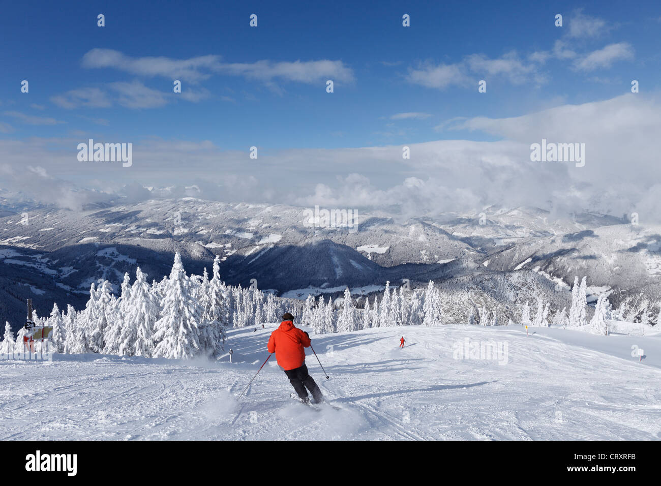 Österreich, Steiermark, Menschen Skifahren im Skigebiet Reiteralm Stockfoto