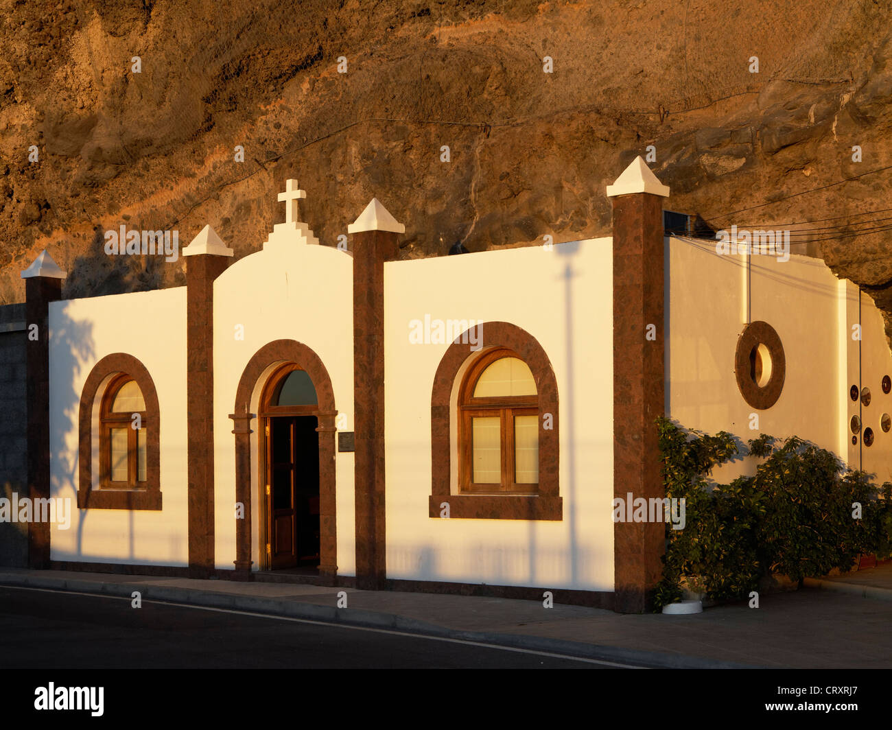 Spanien, La Gomera, Ansicht von Santa Carmen Chapel in der Abenddämmerung Stockfoto