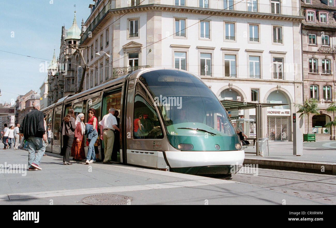 U-Bahn-Zug in Straßburg Stockfoto