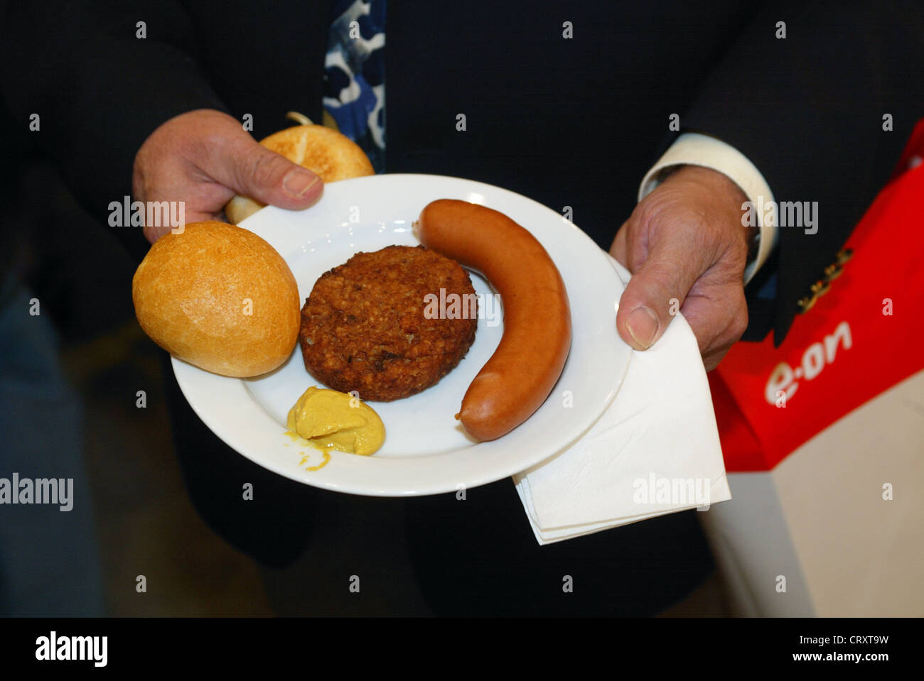 Mittagessen, ein Aktionär der E.ON-Hauptversammlung in Essen Stockfoto