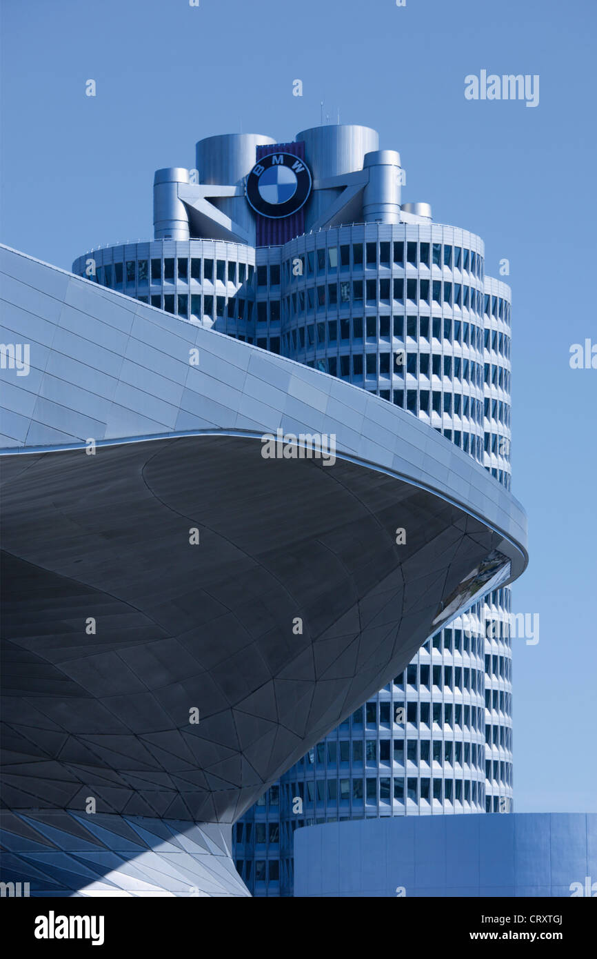 Europa, Deutschland, Bayern, München, Ansicht der BMW Welt und BMW Gebäude Stockfoto